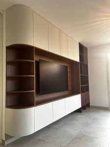 Bibliothèque-sur-mesure-TV-Noyer-arrondi-Fontenay le fleury-Versailles